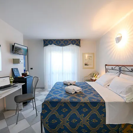 Falco Azzurro Hotel 3*