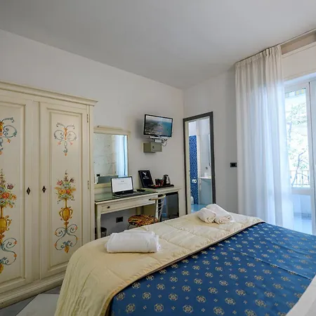 Falco Azzurro 3*
