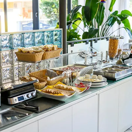 Falco Azzurro Hotel 3*