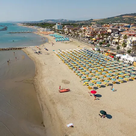 Hotel Falco Azzurro 3*